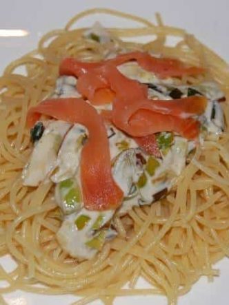 Spaghetti à la crème de poireaux et saumon fumé