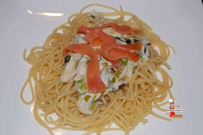Spaghetti à la crème de poireaux et saumon fumé