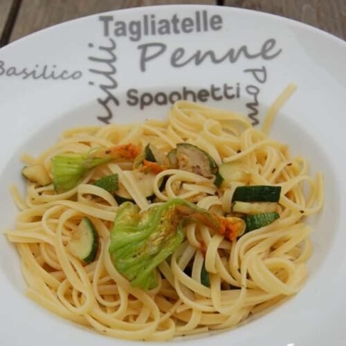 Linguine aux courgettes et fleurs de courgettes