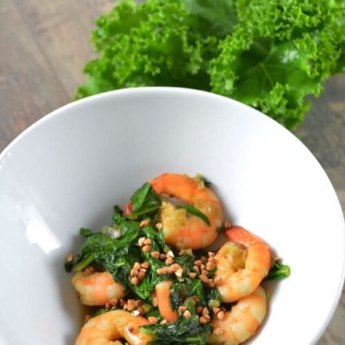 Kale sauté aux échalotes et aux crevettes