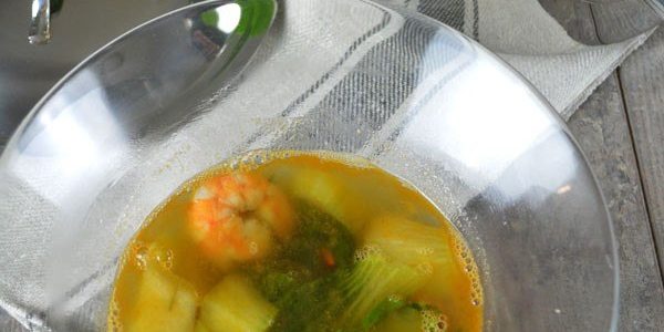 Bouillon de crevettes & chou Pak Choi au piment et à la citronnelle