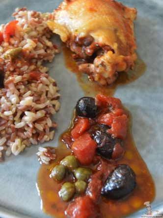 Recette méditérannéenne de poulets aux olives noires et tomates