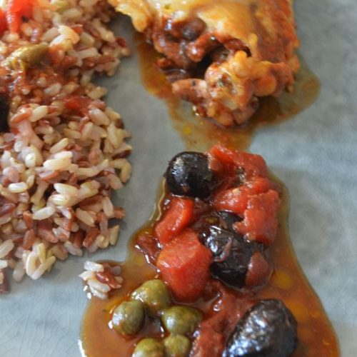 Recette méditérannéenne de poulets aux olives noires et tomates