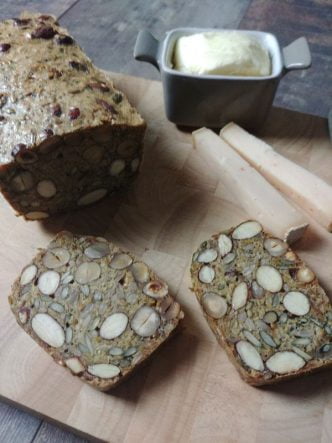 Comment faire un pain sans gluten avec des noix et des graines ?