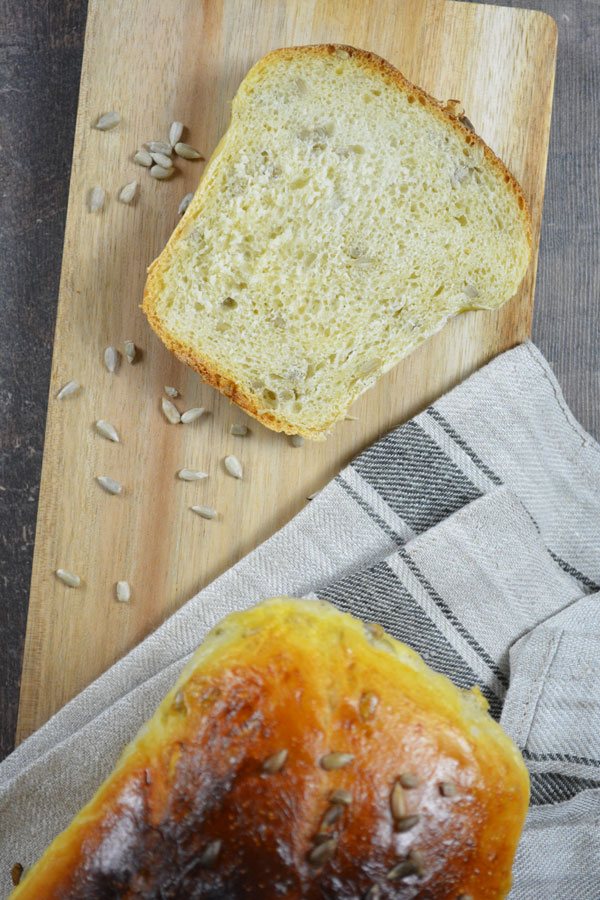 Le pain de mie aux graines de tournesol est un pain que je conseille à tous les adeptes du pain maison !
