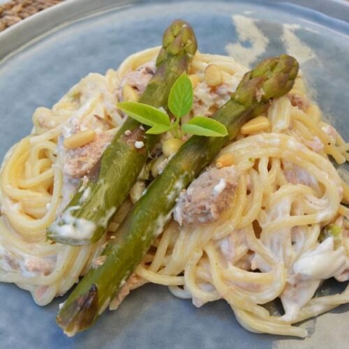 Plat tout en un : spaghetti, asperges et thon cuits en même temps dans l'Omnicuiseur