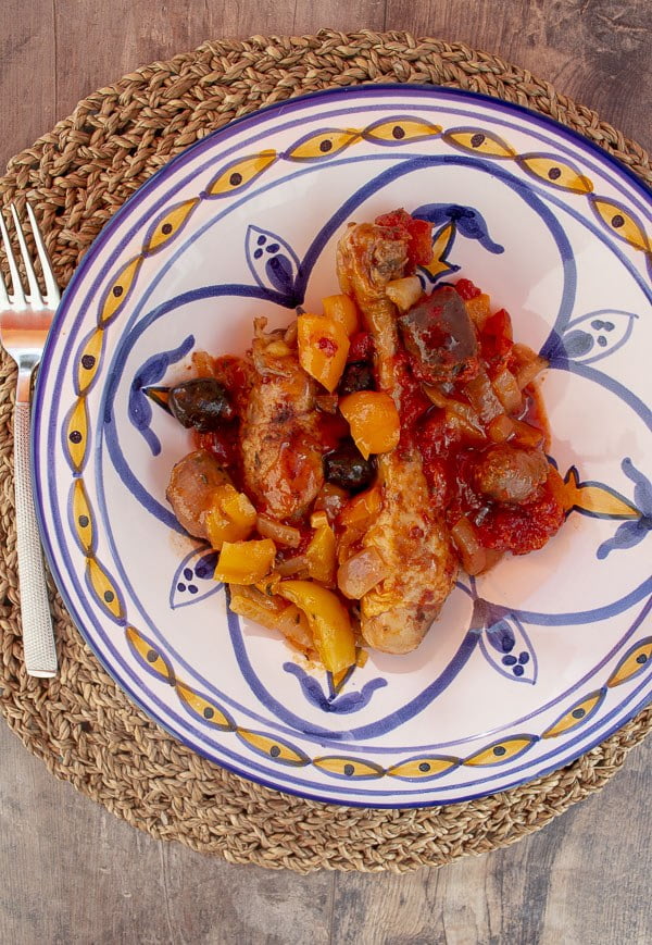 Cette recette de poulet à l'espagnole a un goût d'été