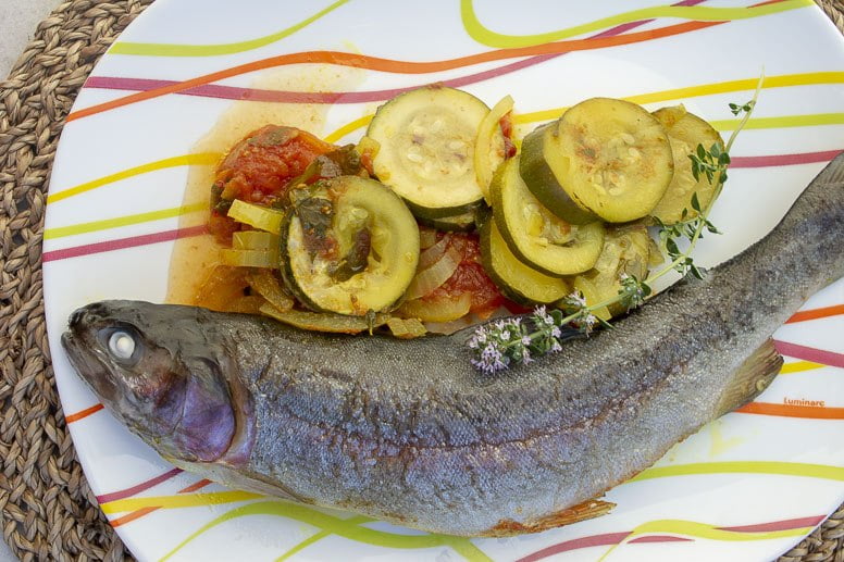 Recette équilibrée d'un plat de poisson et de légumes