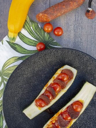 Barquettes de courgettes au chorizo et tomates cerise
