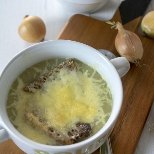 Recette de la soupe à l'oignon gratinée