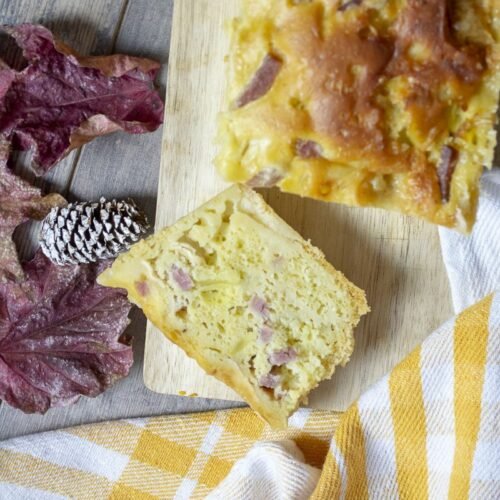 La recette du cake montagnard au reblochon et bacon