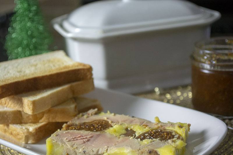 Foie gras mi-cuit aux figues à basse température
