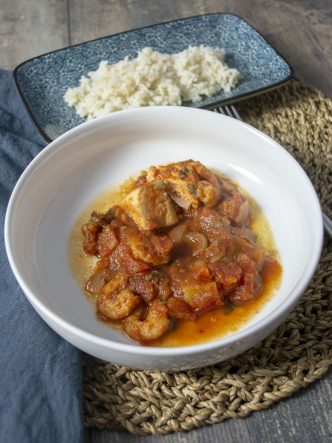 une recette saine : le curry de saumon et crevettes