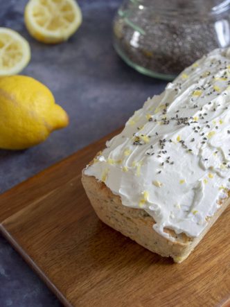 Cake cétogène au citron et aux graines de chia