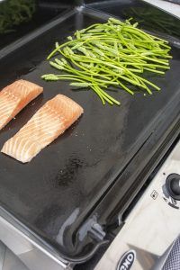 cuisson des filets de saumon à la plancha