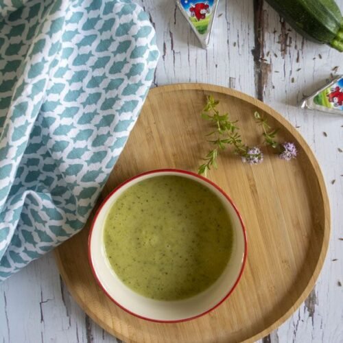 Recette printanière de soupe oriantale avec des courgettes